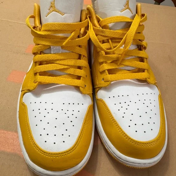 Jordan Sneakers Yellow and White - Picture 12 of 16